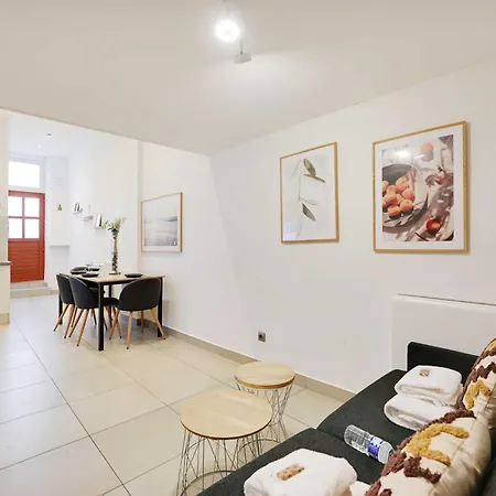 Mezzanine 1bdr Bercy Village * Париж